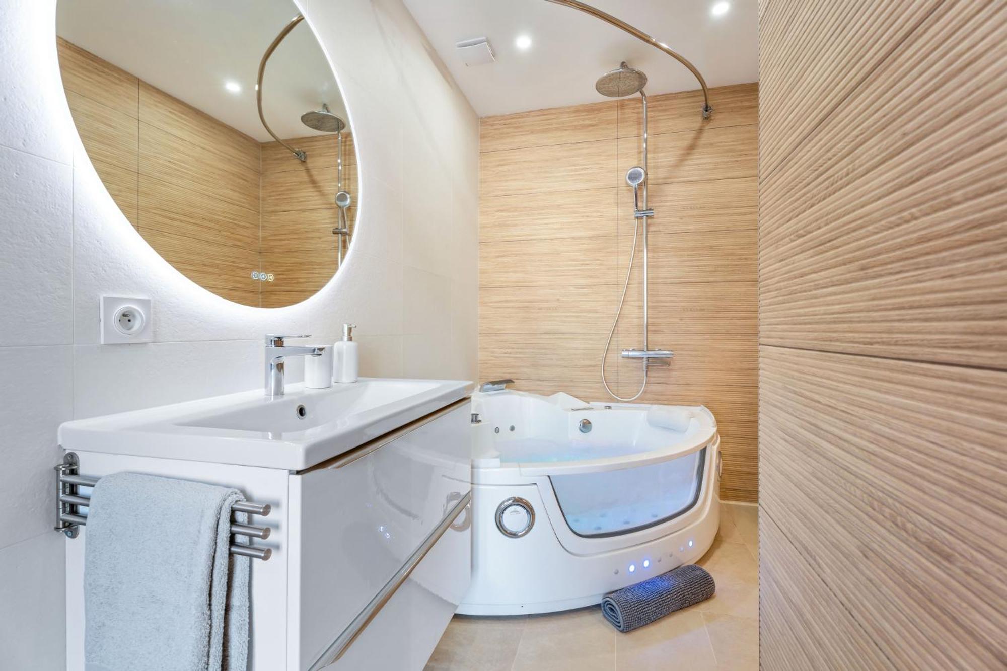 Nice Renting - Love Room Massena - Luxe Room - Jacuzzi - Terrace - King Bed - Ac Exterior foto