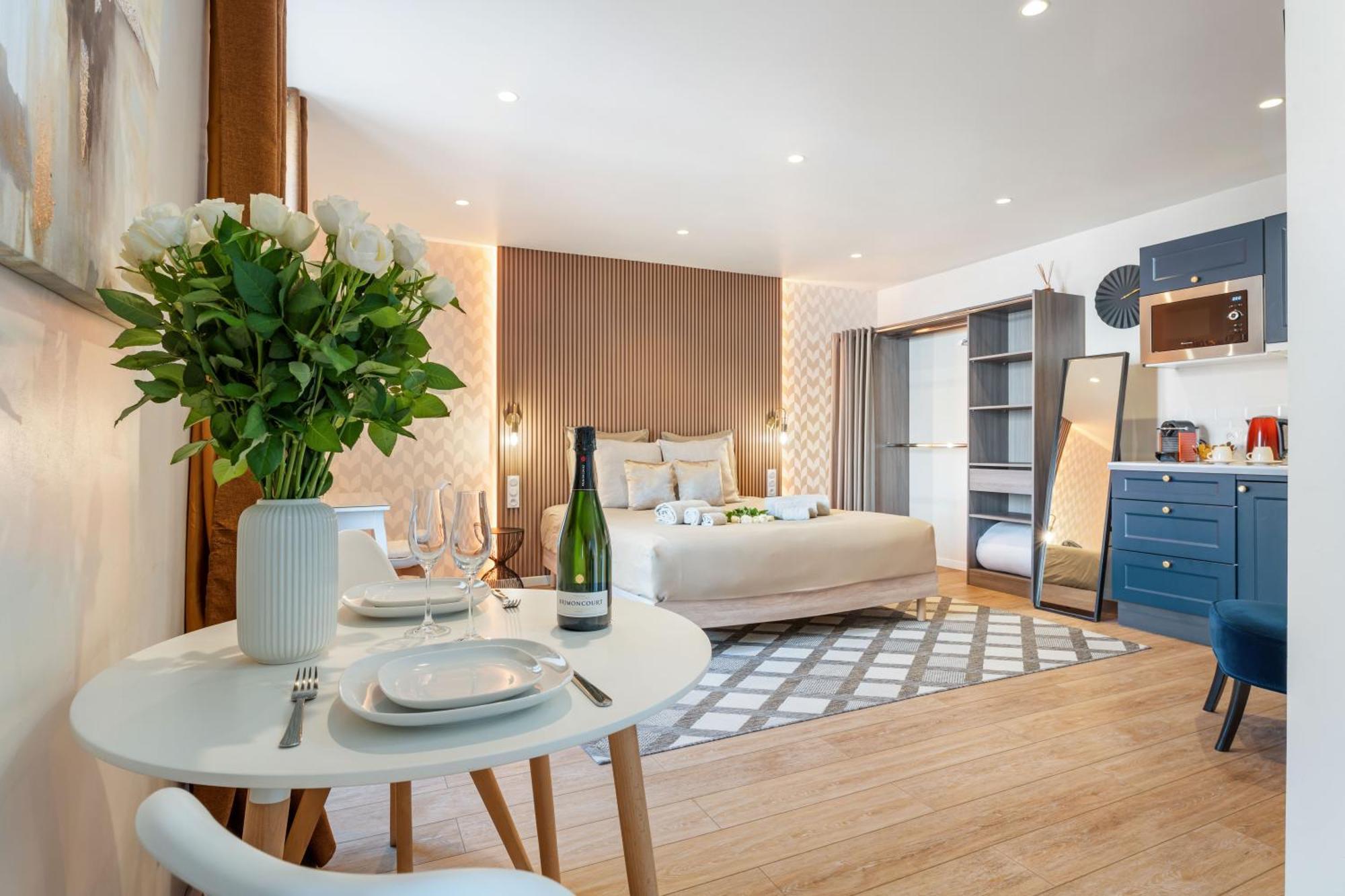 Nice Renting - Love Room Massena - Luxe Room - Jacuzzi - Terrace - King Bed - Ac Exterior foto